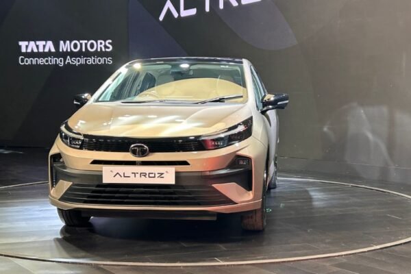 Tata Altroz फेसलिफ्ट लॉन्च, कीमत ₹6.89 लाख से शुरू