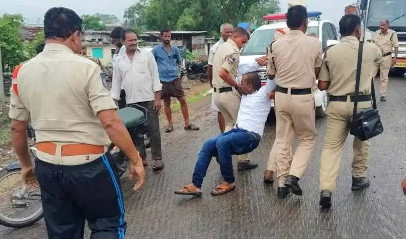 कांग्रेस और बीआरएस कार्यकर्ताओं के बीच झड़प से मनकोंदुर में तनाव