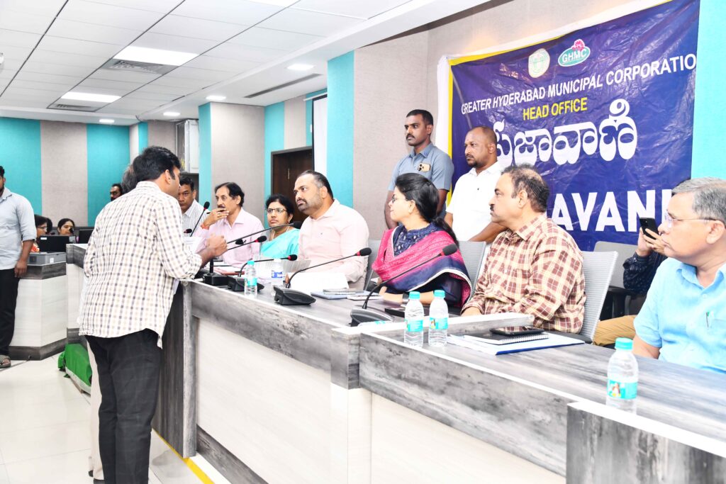 GHMC: सार्वजनिक माध्यमों से प्राप्त शिकायतों का शीघ्र समाधान किया जाना चाहिए: आयुक्त