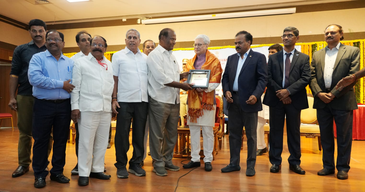 रक्तदाता संकट में फंसे असंख्य परिवारों की आशा : राज्यपाल