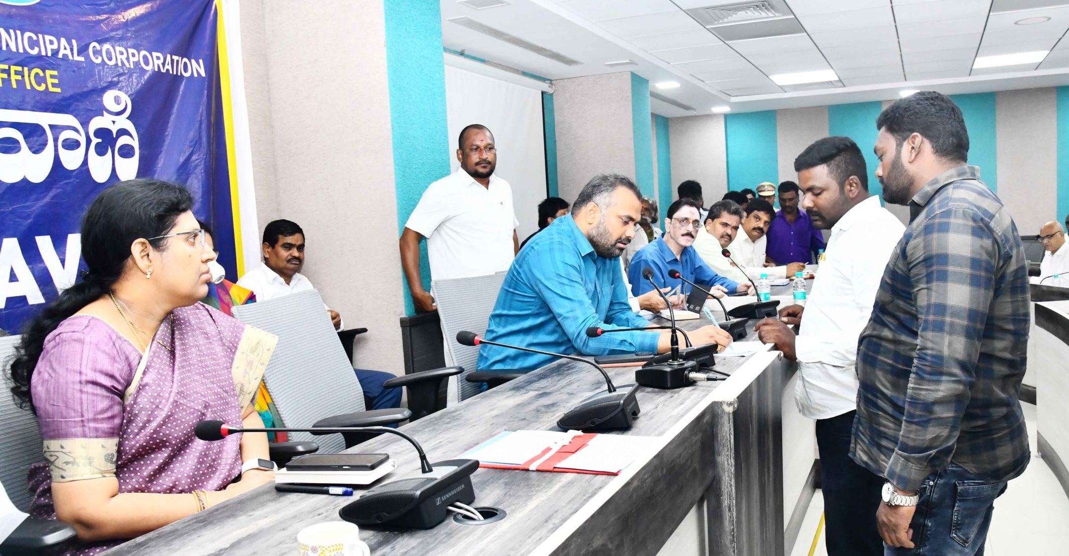 जन समस्याओं के समाधान में देरी नहीं होनी चाहिए: आयुक्त