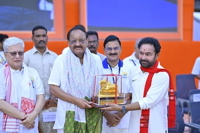 YOGA: एलबी स्टेडियम में योग उल्टी गिनती कार्यक्रम शुरू हुआ