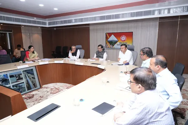 महाप्रबंधक ने ट्रेन परिचालन से संबंधित एक सुरक्षा समीक्षा बैठक की