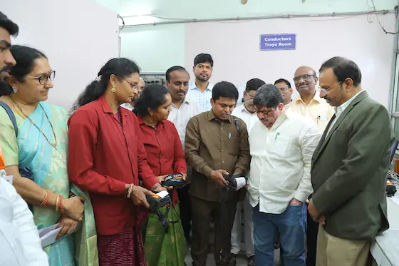 Hyderabad: आधुनिक तकनीक में टीजीआरटीसी आगे: पोन्नम