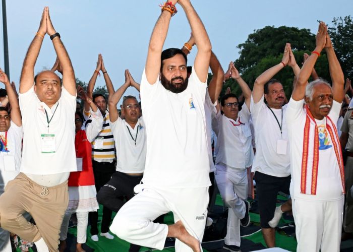 Yoga Break: हरियाणा में दफ्तरों में लागू होगा योग ब्रेक