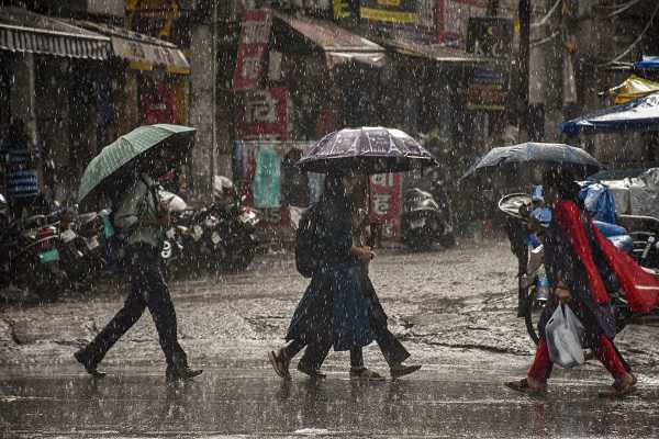 Monsoon Alert: झारखंड में भारी बारिश, 5 जिलों में रेड अलर्ट