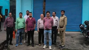 UP News : पैकिंग मैटेरियल फर्म के दो प्रतिष्ठानों पर छापा