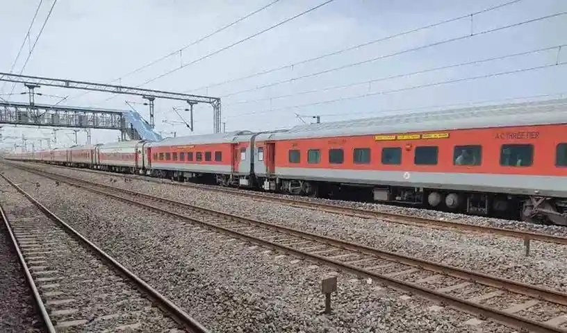 Peddapalli के पास पुल का एक हिस्सा क्षतिग्रस्त, रेल सेवाएं प्रभावित