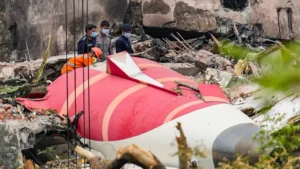Air India: अहमदाबाद हादसे में 3 अधिकारियों को बर्खास्तगी