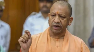 सीएम योगी ने ली PWD की बैठक, दिए निर्देश