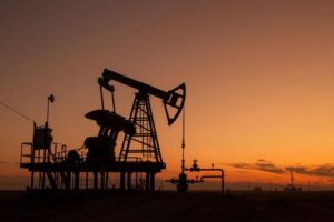 Crude oil price: एक दिन में 7% उछाल—कारण स्पष्ट।