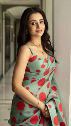 Trisha Krishnan के ट्रेडिशनल लुक्स ने रच दिया एलीगेंस का इतिहास