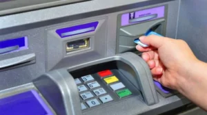 ATM से कैश निकालने पर लगेगा ₹23 चार्ज, बैंक ने बढ़ाई फीस