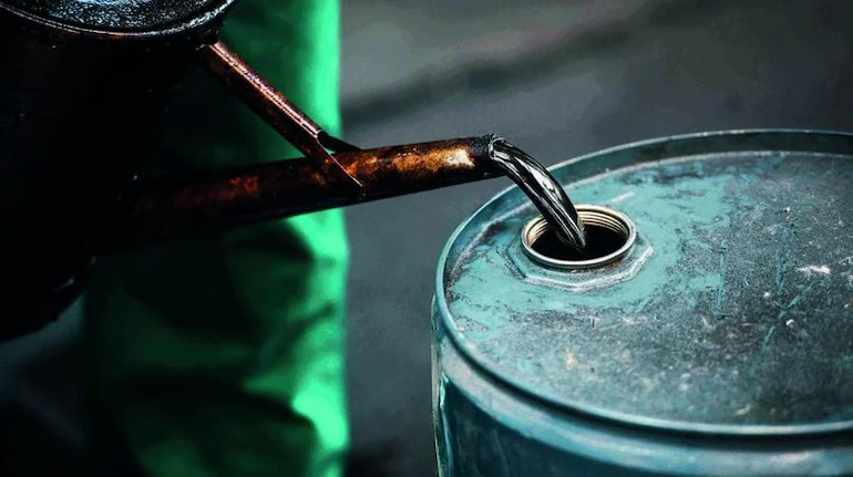 Crude oil price: एक दिन में 7% उछाल—कारण स्पष्ट।