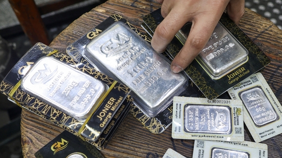 Silver Rate Today: सोने की तरह चांदी का रुख भी मजबूत