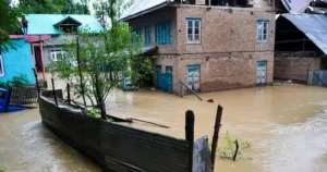 Rain Water: जम्मू-कश्मीर, महाराष्ट्र, झारखंड, कई इलाकों में भारी बारिश