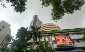 Stock Market: शेयर बाजार में फ्लैट कारोबार की स्थिति
