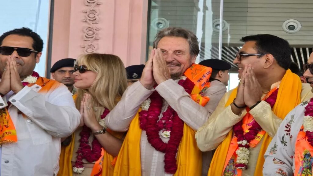 Ayodhya : एलन मस्क के पिता एरोल मस्क पहुंचे अयोध्या, जय श्री राम के नारे से गूंजा एयरपोर्ट