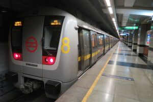 दिल्ली मेट्रो की रफ्तार हुई स्लो