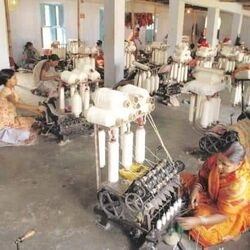 KVIC: केवीआईसी ने देशभर में लाभार्थियों को 300 करोड़ रुपये वितरित किए