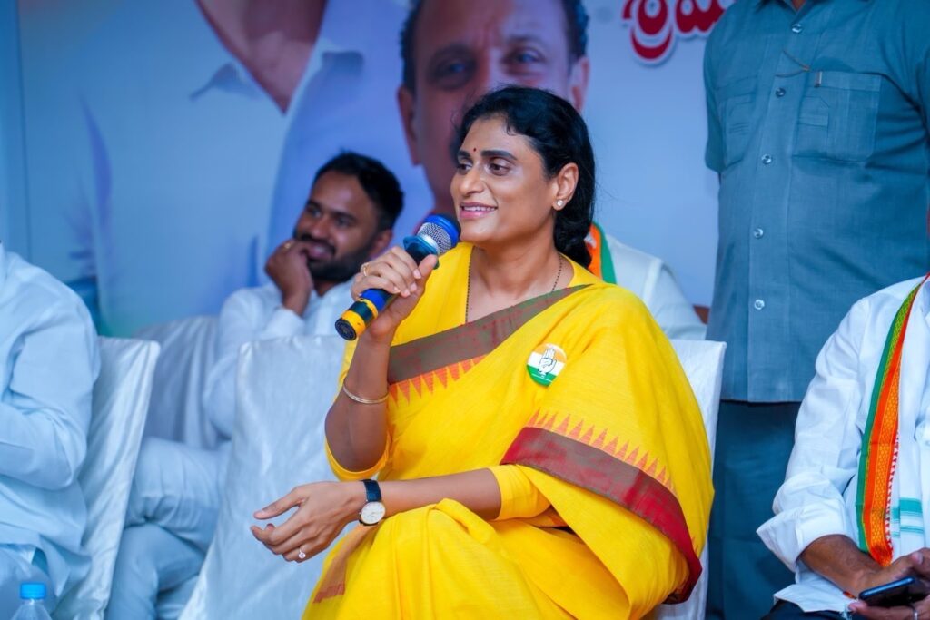 Sharmila: : तेलंगाना सरकार ने मेरा फोन भी टैप किया था: वाईएस शर्मिला