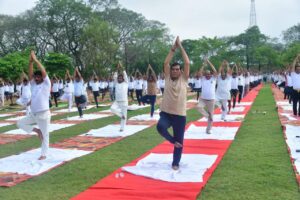 UP: योगमय हुआ जौनपुर, जिलेभर में हुआ भव्य आयोजन, 2025 की थीम ‘एक पृथ्वी एक स्वास्थ्य के लिये योग’.