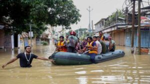 UP में मानसून का ऑरेंज अलर्ट, नॉर्थ-ईस्ट में बाढ़ का कहर..