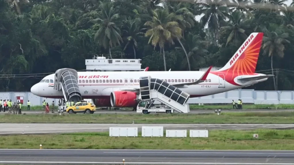 Air India Emergency Landing: थाईलैंड में बम की धमकी से हड़कंप