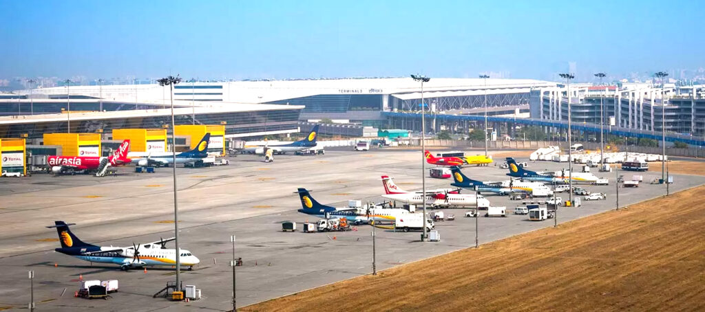 Delhi : एयरपोर्ट पर 100 से ज्यादा उड़ाने रद्द, 90 दिन तक होगी परेशानी