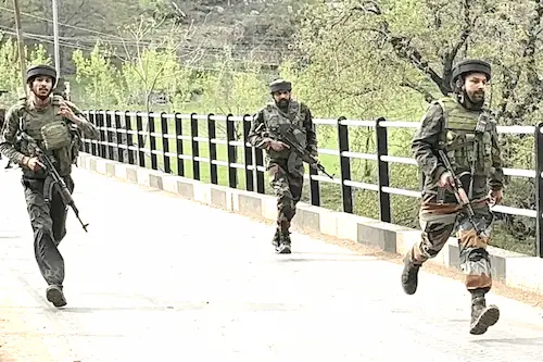 J&K : अमरनाथ यात्रा से पहले आतंकियों से सुरक्षाबलों की मुठभेड़