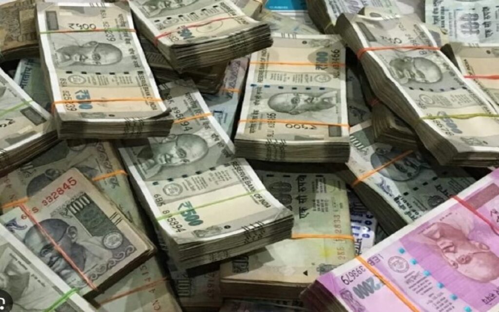 Reels Earnings: फेसबुक-यूट्यूब से कमा रहे हैं? ITR फाइल करना जरूरी!