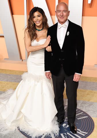 Jeff Bezos Wedding: 92 प्राइवेट जेट, सितारों की भीड़ और अरबों का जलवा