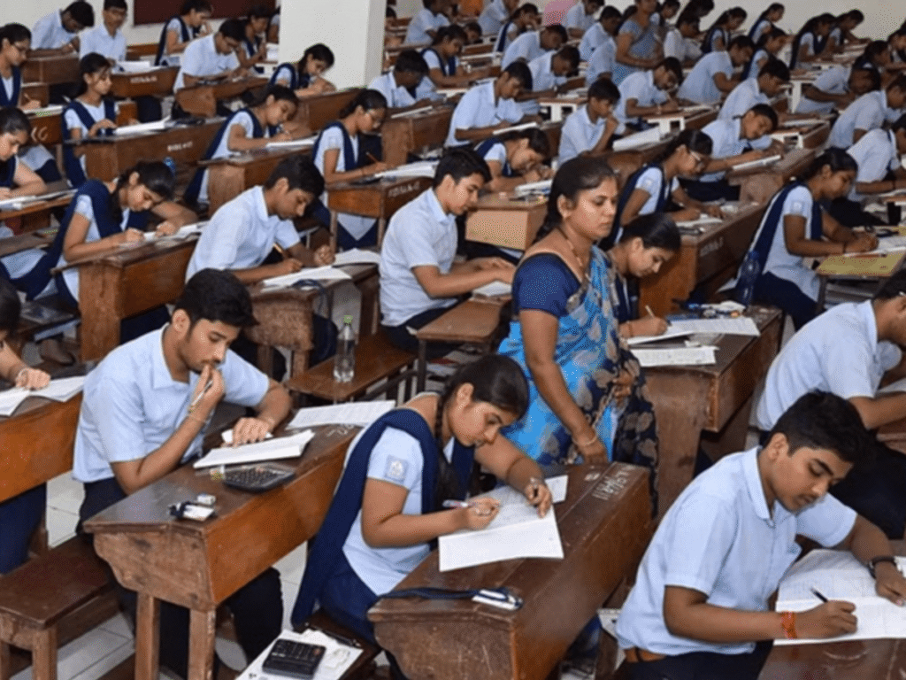 CBSE Exams: अब 10वीं के होंगे साल में 2 एग्जाम, 2026 से लागू