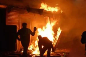 Delhi Fire: रिठाला मेट्रो स्टेशन के पास फैक्ट्री में लगी भीषण आग, 4 की मौत