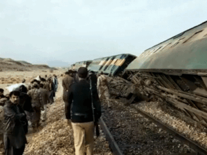Jaffer Express विस्फोट के बाद डिरेल, 4 डिब्बे पटरी से उतरे