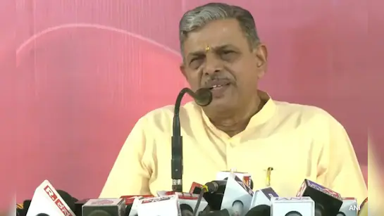 Constitution words पर उठी आपत्ति, RSS नेता ने दी दलील