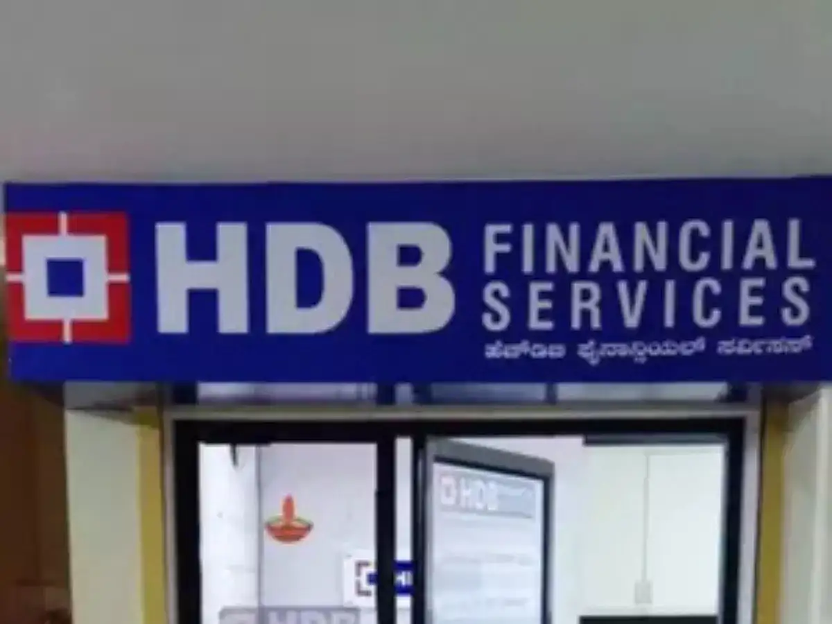 HDB Financial सर्विसेज आईपीओ प्राइस बैंड ₹700–₹740 शीट्स।