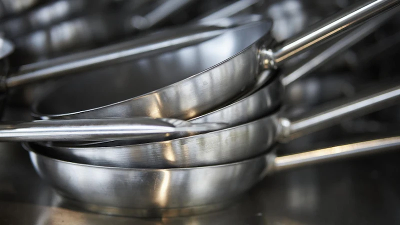 Aluminium के बर्तन में खाना बनाने से सेहत को हो सकते हैं कई नुकसान, जानें इनके बारे में