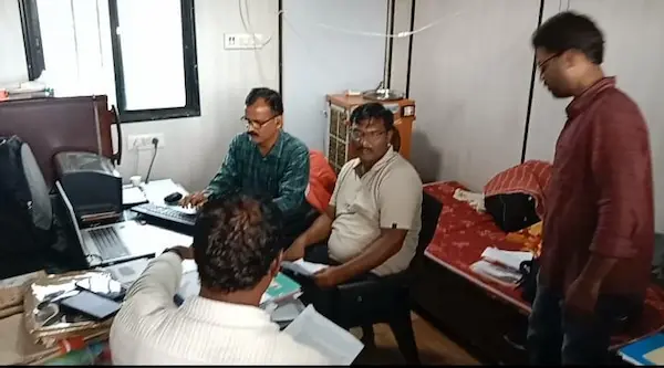 एसीबी ने कई कार्यालयों में छापेमारी की