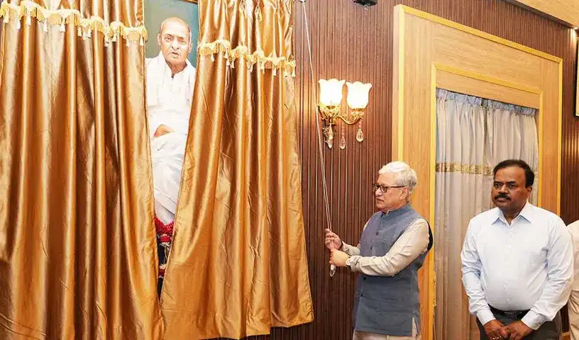 KCR ने पीवी नरसिम्हा राव की जयंती पर दी श्रद्धांजलि
