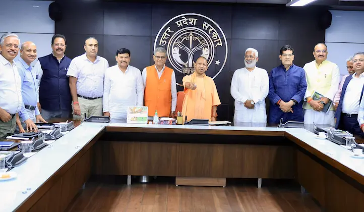 प्रदेश की कुल जनसंख्या से भी अधिक पौधे लगाने का लक्ष्य : योगी