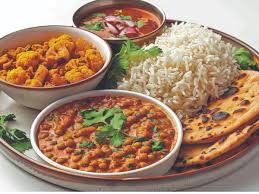 Diet Tips: रेस्टोरेंट में खाना ऑर्डर करते वक्त न करें ये गलतियां