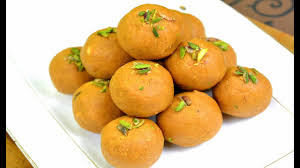 Besan Laddu: देसी घी से बनाएं स्वादिष्ट लड्डू, जानें आसान रेसिपी