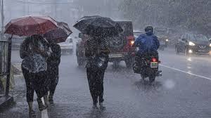Heavy Rain Alert: मुंबई और रायगढ़ में रेड अलर्ट, स्कूल बंद
