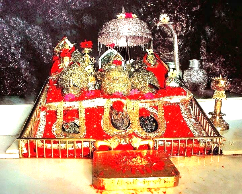 J&K : वंदे भारत के बाद दुगनी हो गई मां वैष्णो देवी में श्रद्धालुओं की संख्या