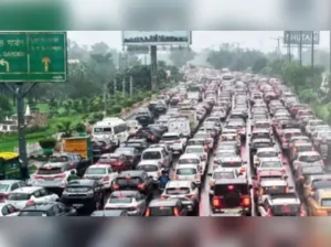 Noida Sector: बस-ऑटो के लिए अलग लेन, जाम से राहत