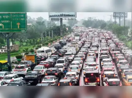 Noida Sector: बस-ऑटो के लिए अलग लेन, जाम से राहत