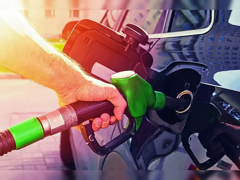 Petrol की मांग में उछाल, Diesel की बिक्री में गिरावट