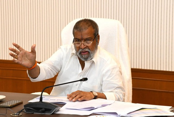 स्वास्थ्य मंत्री ने आहार ठेकेदार को हटाने का दिया निर्देश