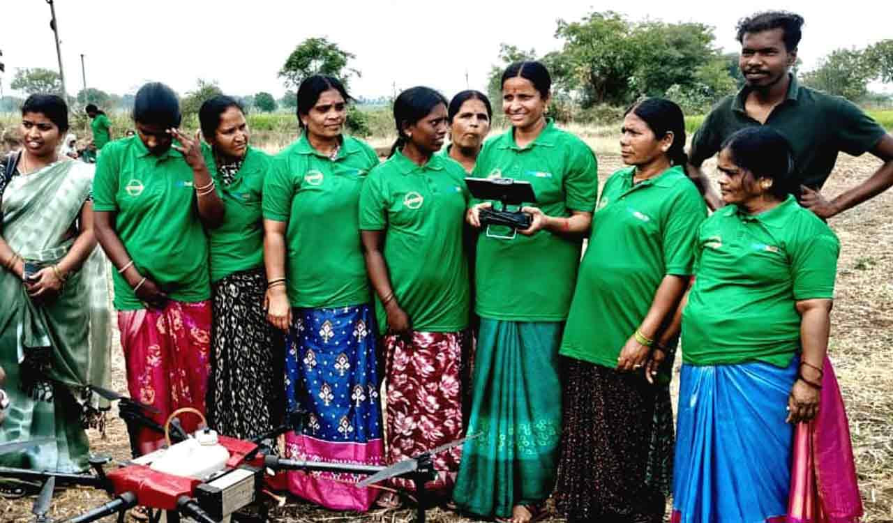 57 महिलाओं को दिया गया ड्रोन संचालन का प्रशिक्षण